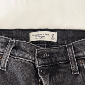Abercrombie & Fitch 90s Straight Ultra High Rise Black Denim Jeans